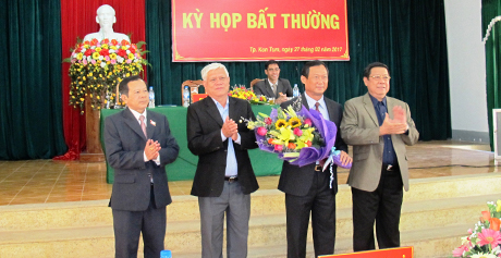 Đồng chí Huỳnh Tấn Phục được bầu giữ chức vụ Chủ tịch UBND thành phố